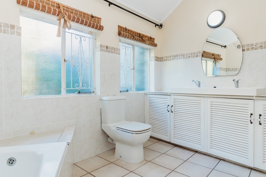 6 Bedroom Property for Sale in Heatherlands Western Cape